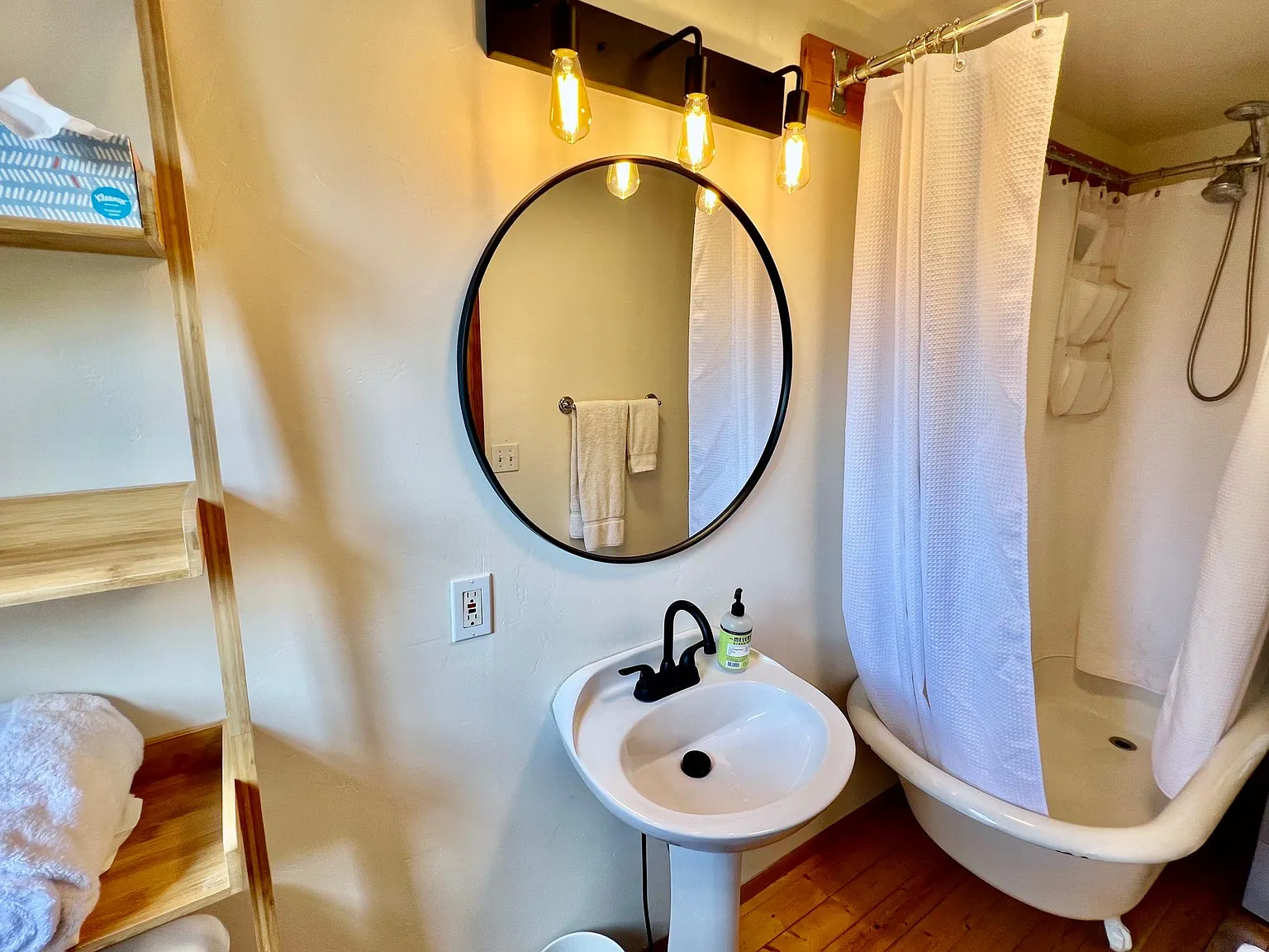 38 NW Shasta Pl — Photo 3