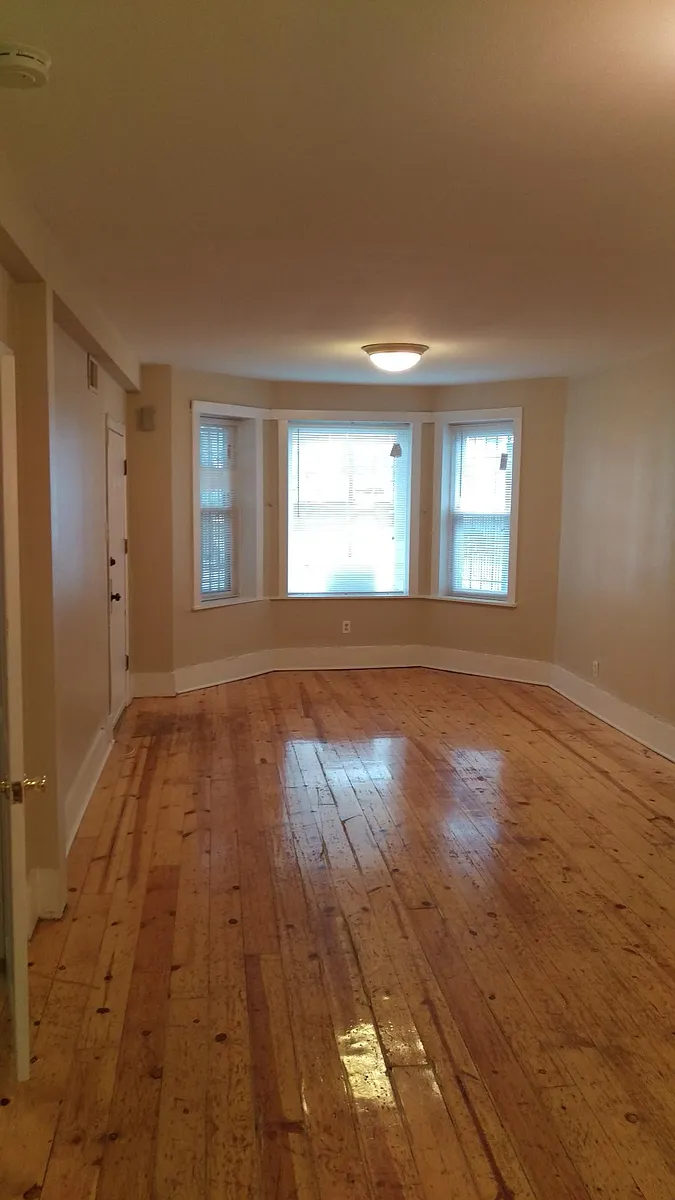 Building Photo - 1302 W Byron St #1