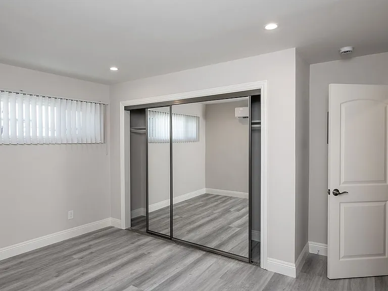 The Broadway Apartments — Photo 17