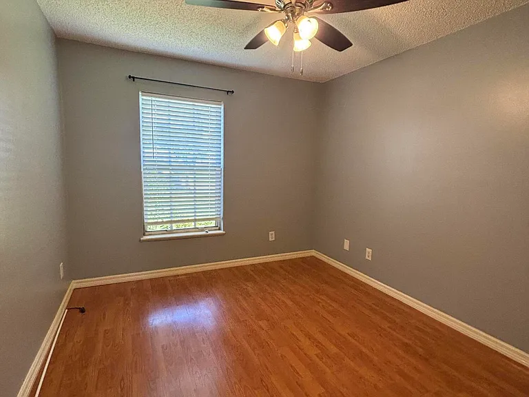 2274 SE Longhorn Ave — Photo 8