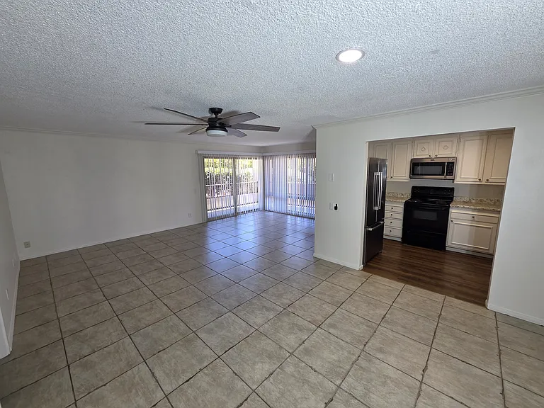 2530 Clairemont Dr #107 — Photo 6