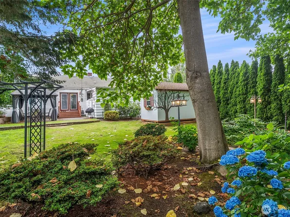 2658 35th Avenue W, Seattle, WA 98199