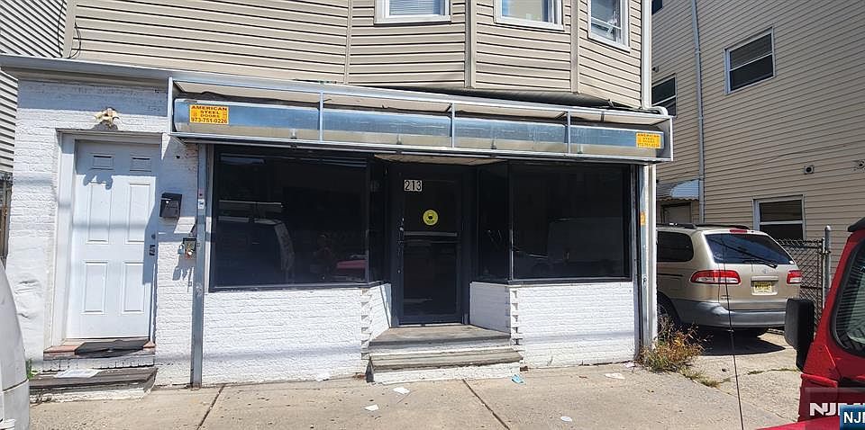 1st image of 213 21st Ave