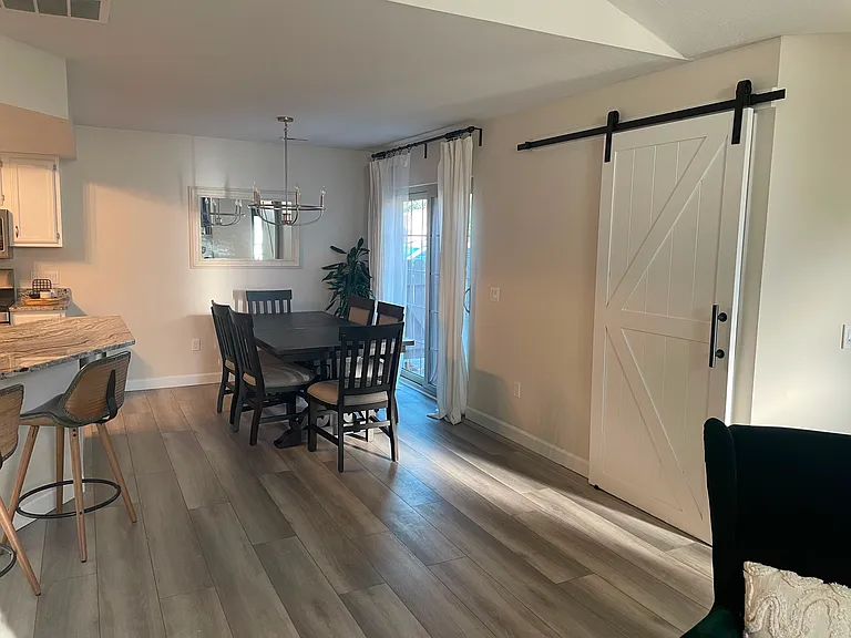 5860 Locbury Ln — Photo 4