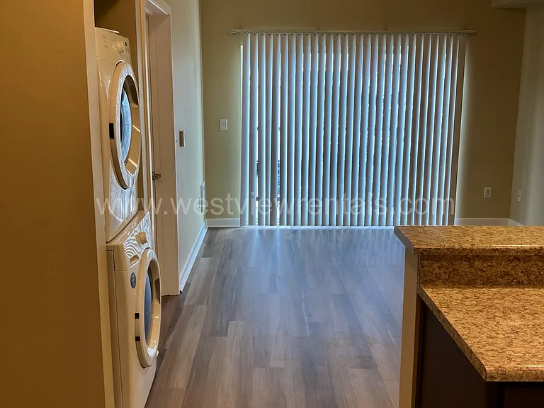 200 E Maple St — Photo 481
