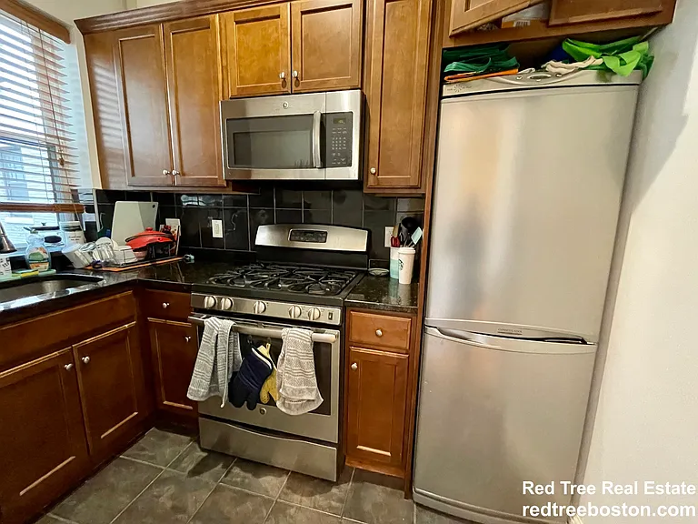 1564 Commonwealth Ave — Photo 3