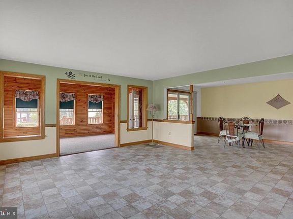4th image of 55 Meadow Ln