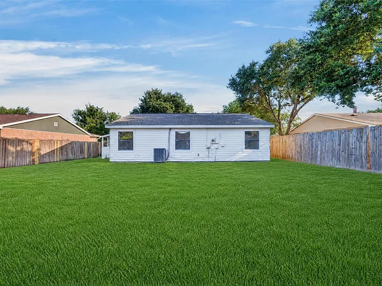 24114 Four Sixes Ln — Photo 32