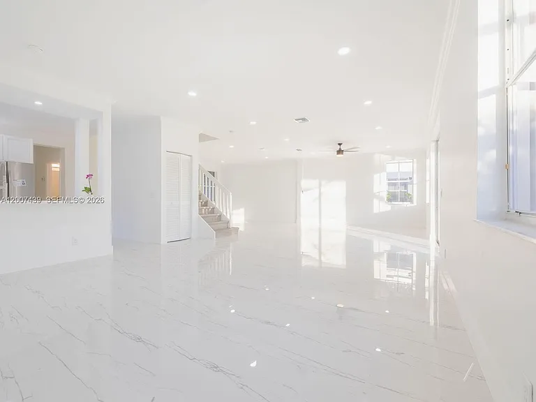 801 Tanglewood Cir — Photo 14