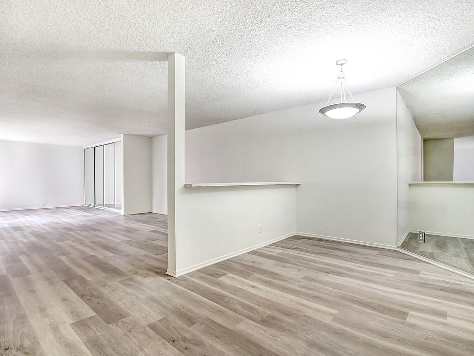 Den with Wood style floorings