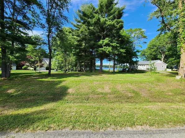 60816 Klett Dr, Decatur, MI 49045