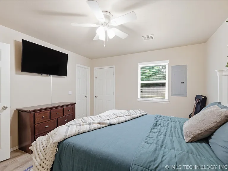 1407 W Haskell St — Photo 14