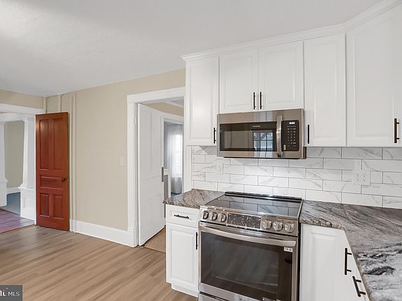 5th image of 204 S Logan Blvd