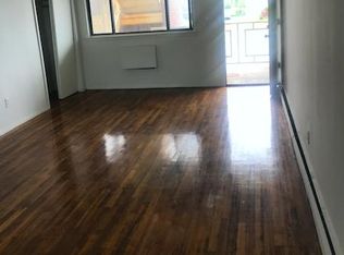 8 Island Pkwy #6, Island Park, NY 11558