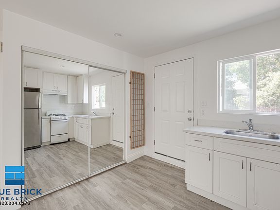 2nd image of 14025 Victory Blvd