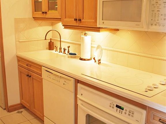5th image of 921 Park Pl APT 911