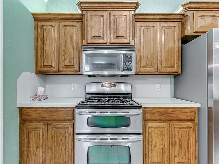 16605 Farmington Way — Photo 21