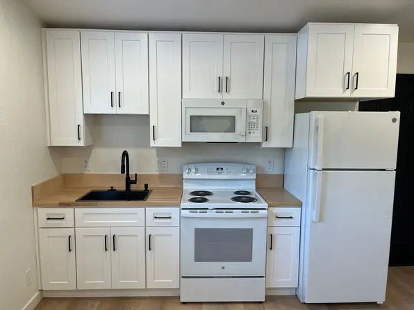 501 E Cabo San Lucas Cir #B, Santa Maria, CA 93455