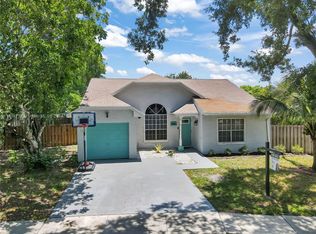 1471 SW 86th Ave, Pembroke Pines, FL 33025