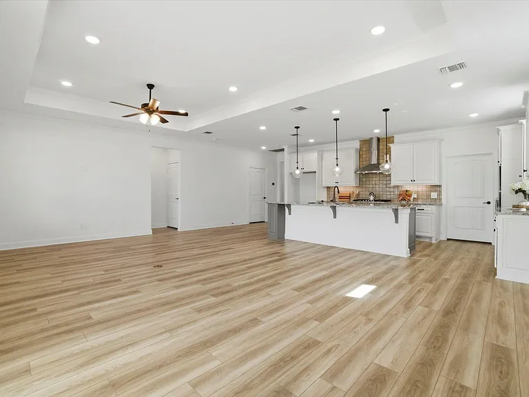 9727 Rockwell Dr — Photo 23
