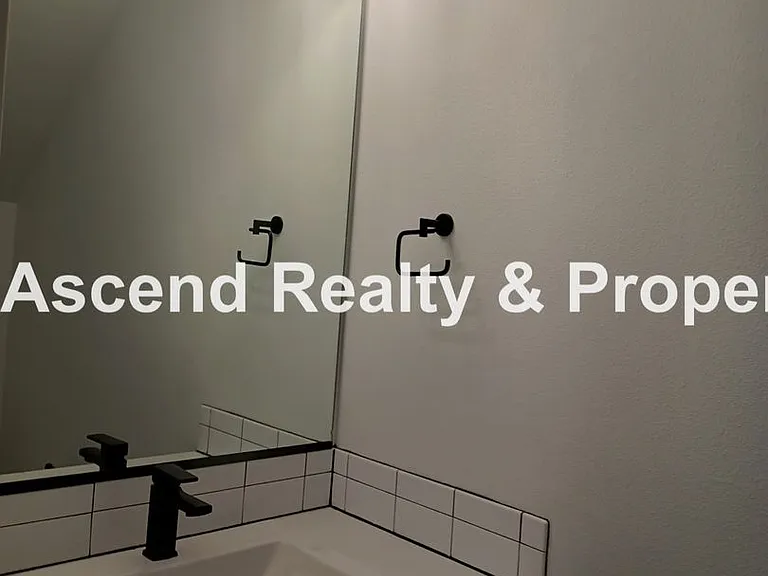 5311 NE 14th Pl — Photo 7