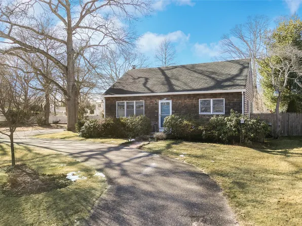 76 N Howells Point Road, Bellport Village, NY 11713