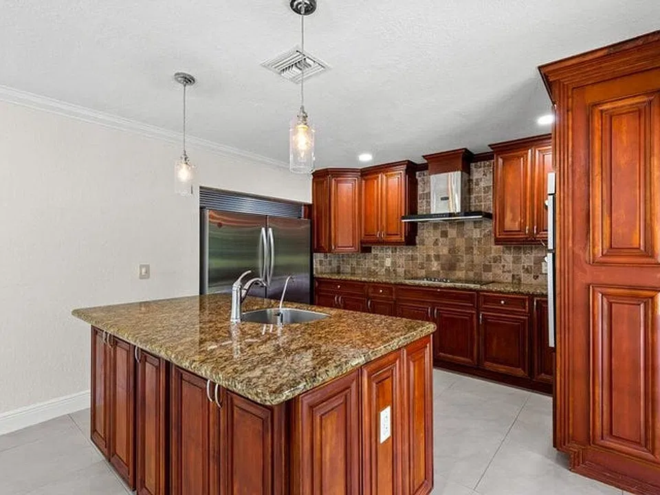 4610 Pine Tree Dr