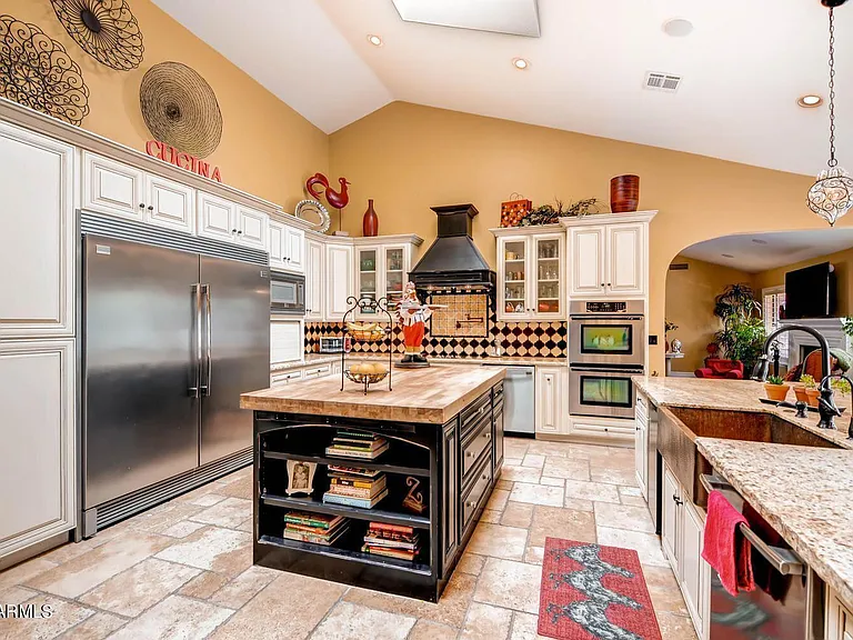 3437 E Equestrian Trl — Photo 3