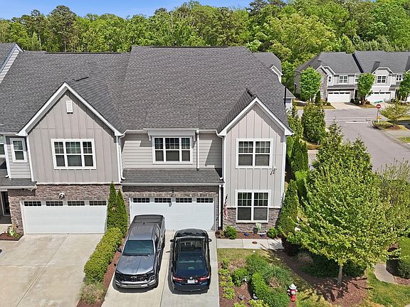 3rd image of 902 Green Ash Ln