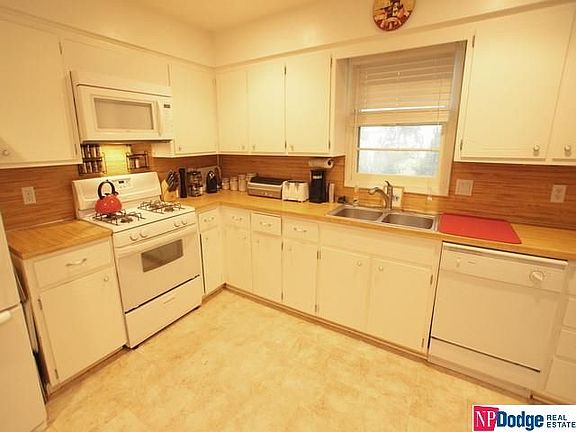 4th image of 5622 S 111th St
