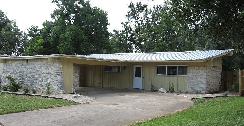 Gorgeous Ranch style w/circle drive