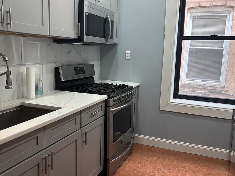 220 E 95th St #1 — Photo 9