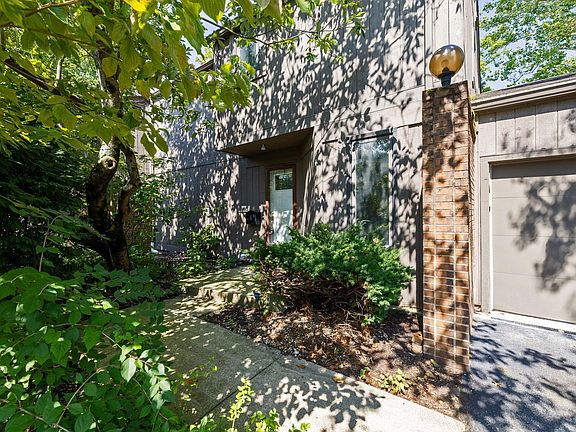 3rd image of 1623 Coppertree Rd