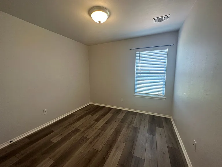 15749 Potomac Dr — Photo 35