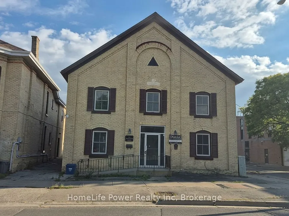 35 Wellington St #2U