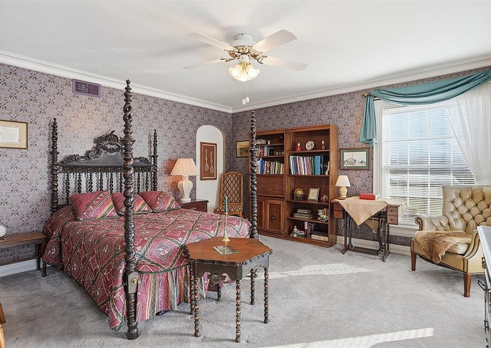 20th image of 103 E Dogwood St
