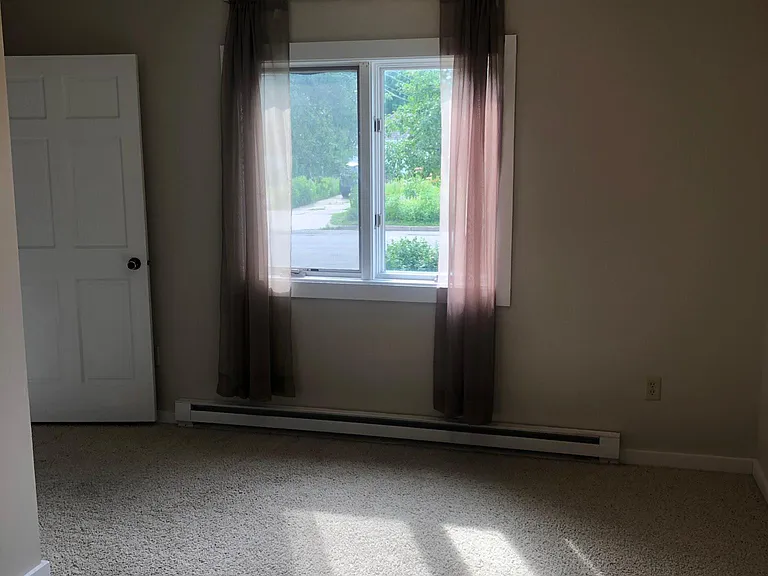 512 Laird St — Photo 9