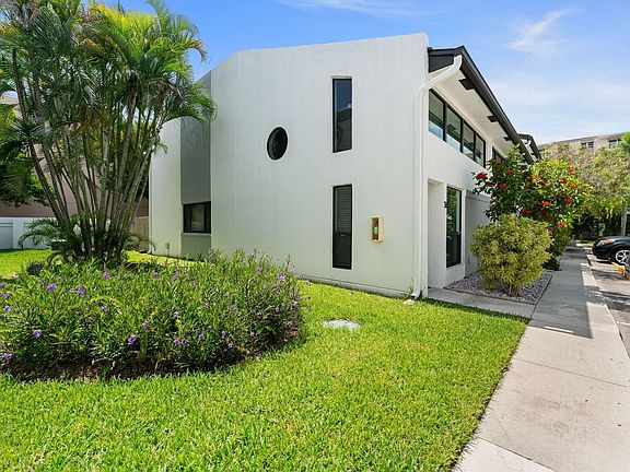 2nd image of 3900 NE 18th Avenue #36H