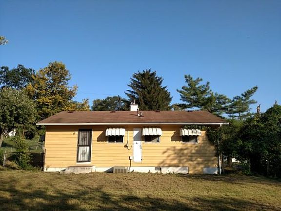 2nd image of 1706 Monterey Ct