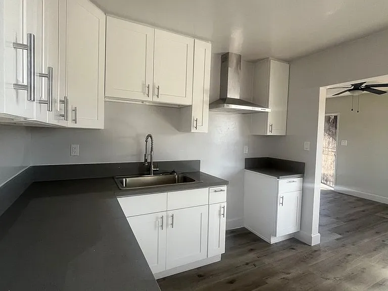 8460 S Avalon Blvd — Photo 10