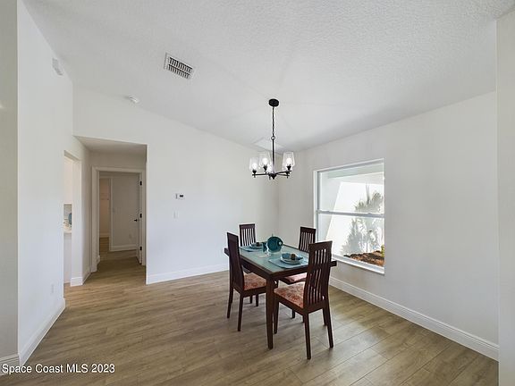 5th image of 9125 102nd Ave