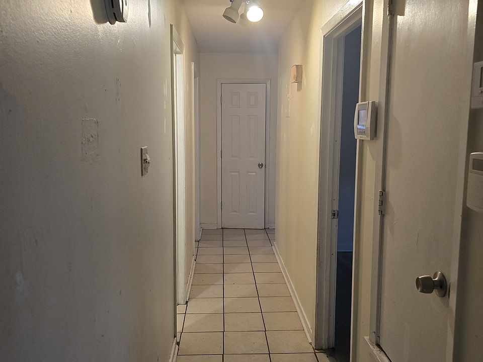 2nd image of 534 W Hill Dr