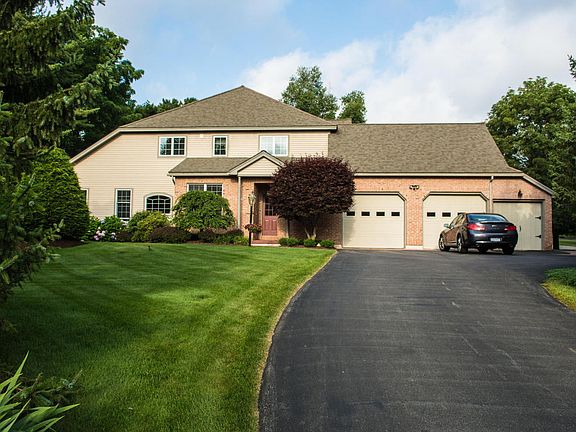 3rd image of 34 Orchard Dr