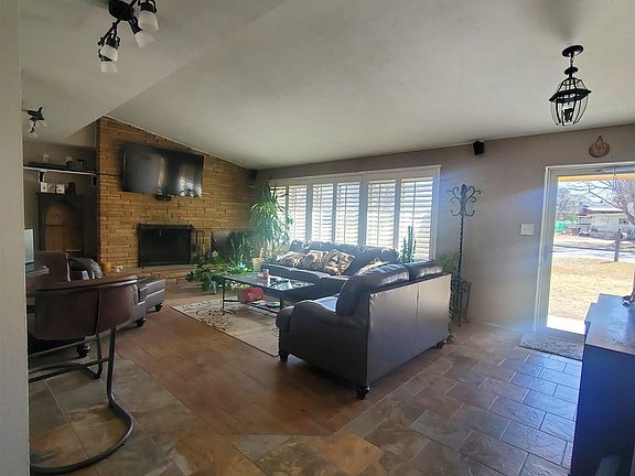 4th image of 1116 W Thomas St