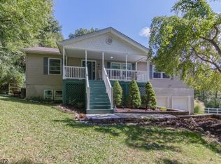 3 Summit Dr, Branchville, NJ 07826