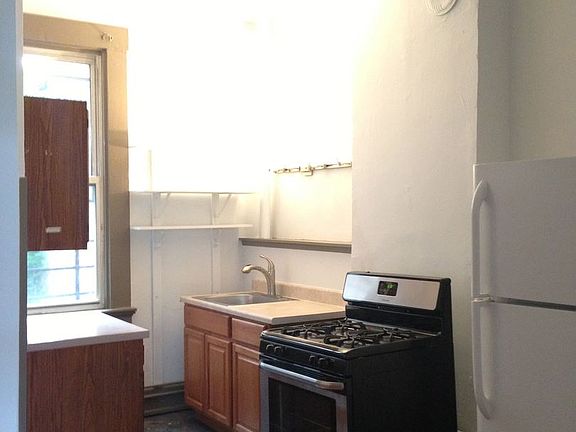 5th image of 1317 Main St