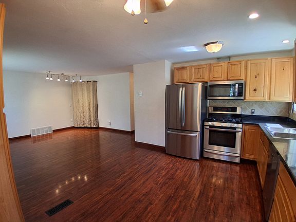 3rd image of 435 Mount Ave