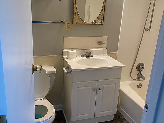 4th image of 204 S Ottawa St #3