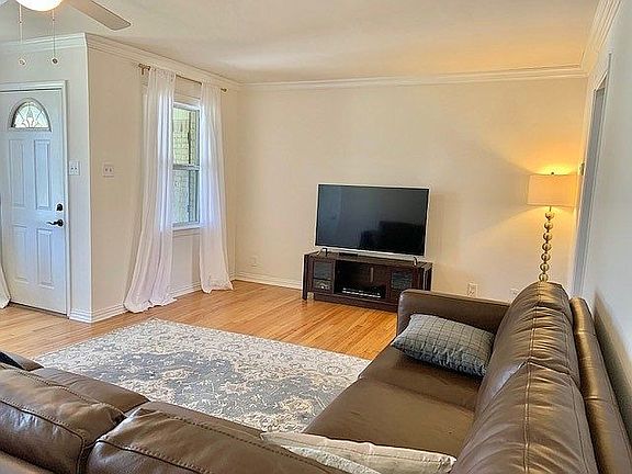 4th image of 807 Bristol Ct