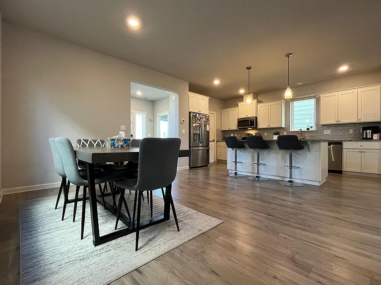 Dining into Kitchen